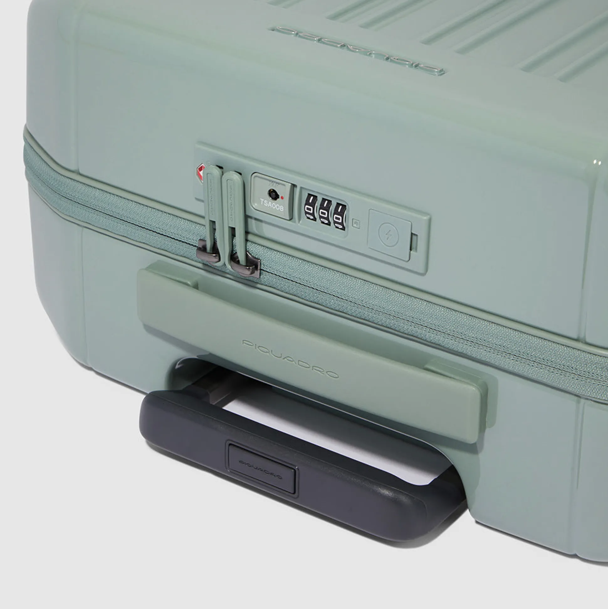 Cabin size, ultra slim hardside spinner | Shop Piquadro