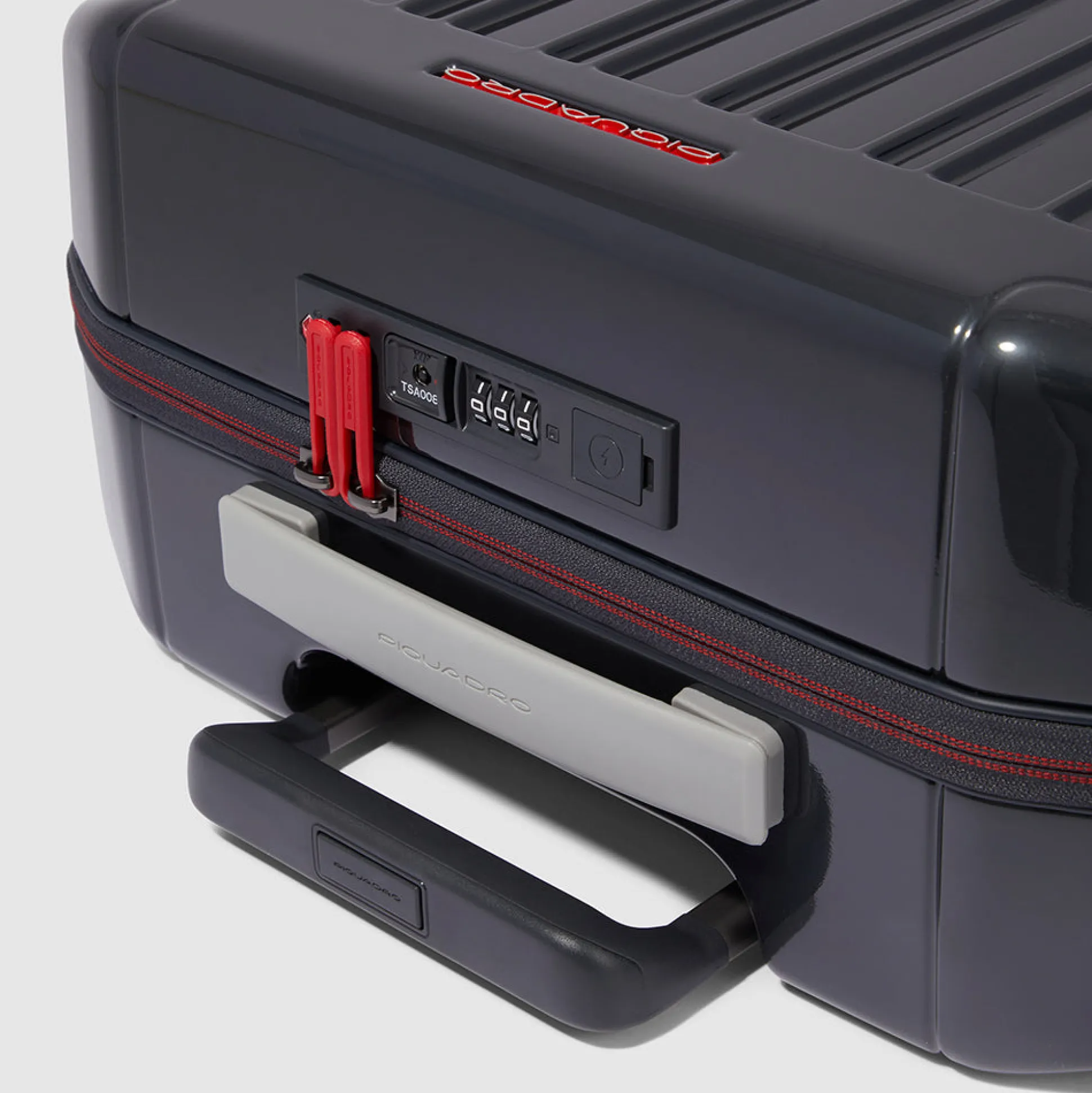 Cabin size, ultra slim hardside spinner | Shop Piquadro