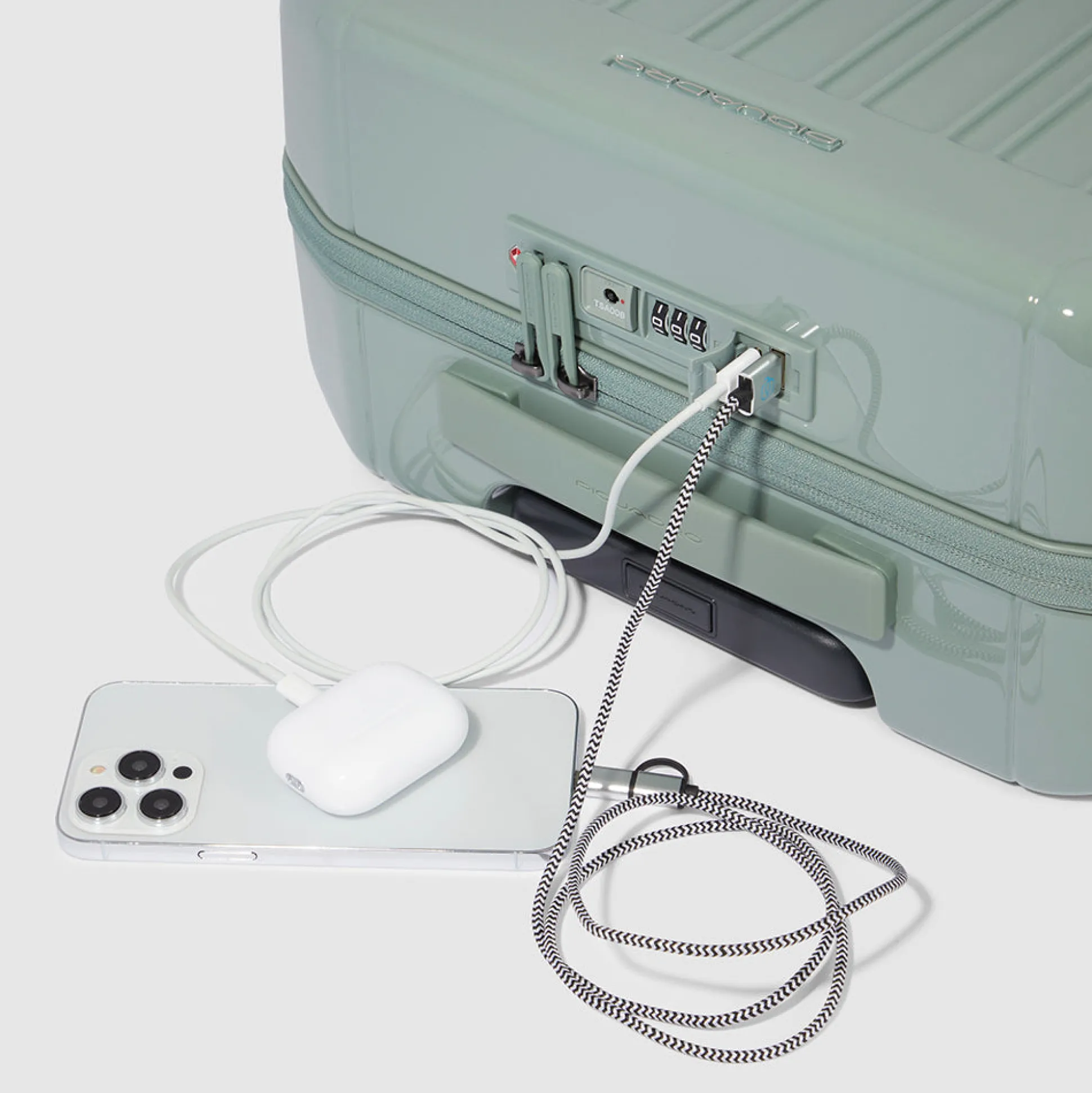 Cabin size, ultra slim hardside spinner | Shop Piquadro