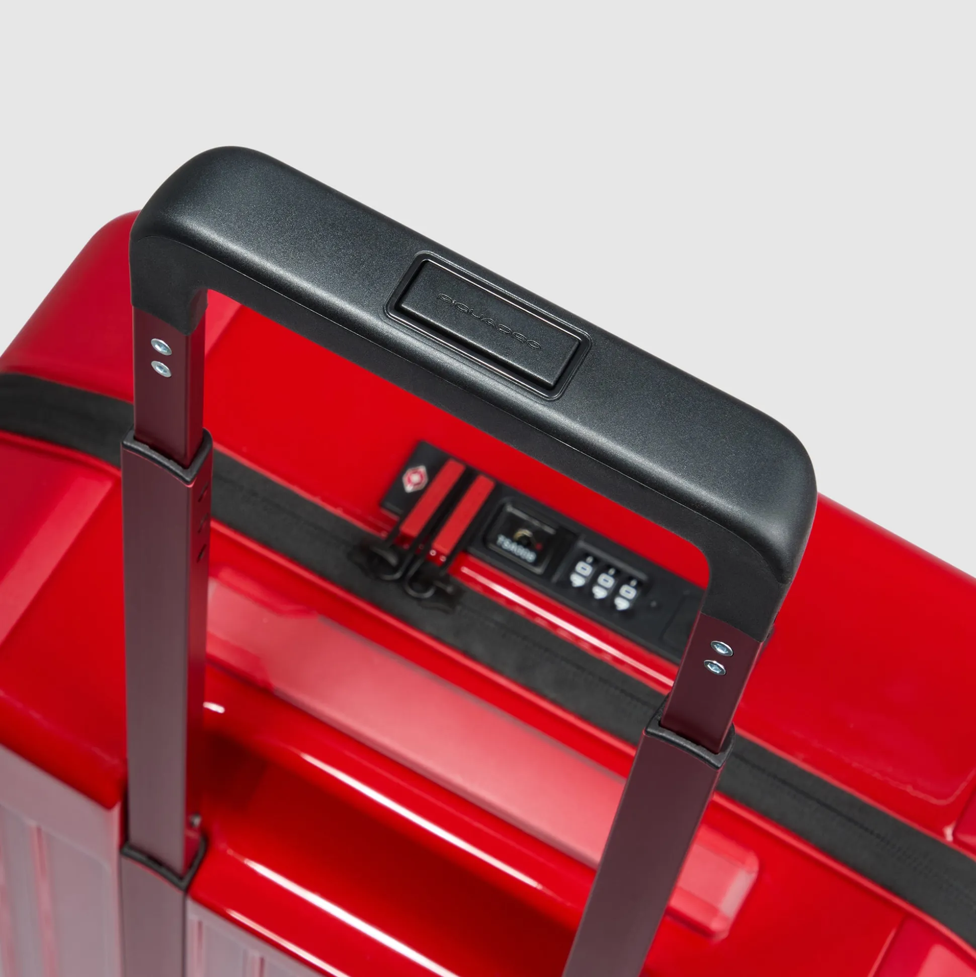 Cabin size, ultra slim hardside spinner | Shop Piquadro
