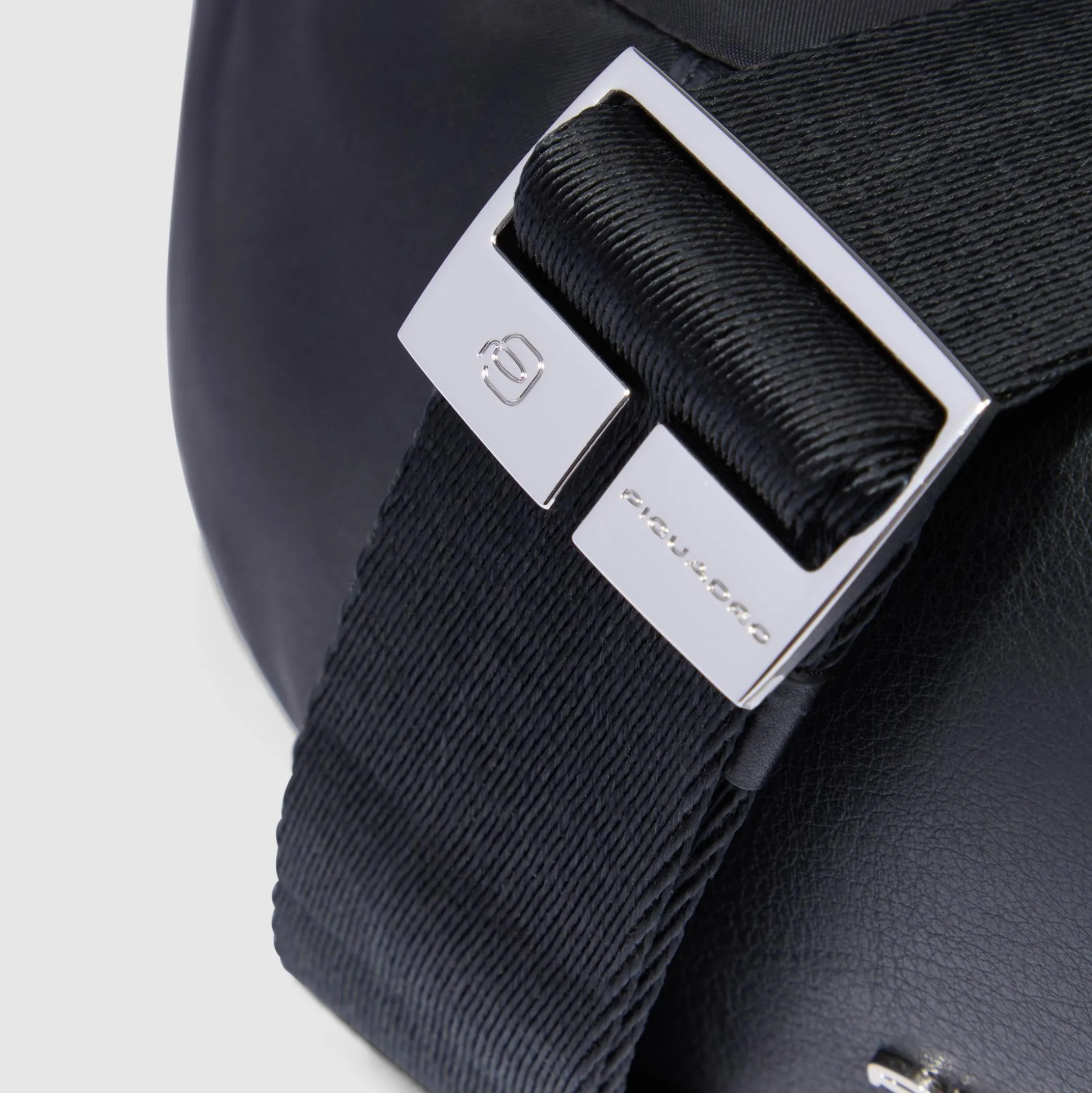 Sac banane femme en tissu recyclé et cuir