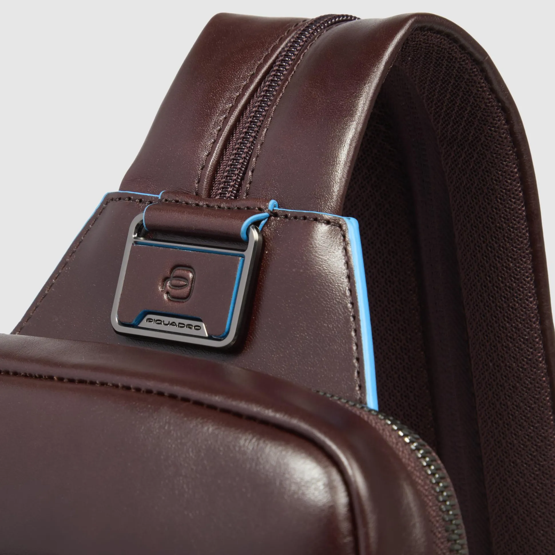 Sac de poitrine homme convertible en sac à dos