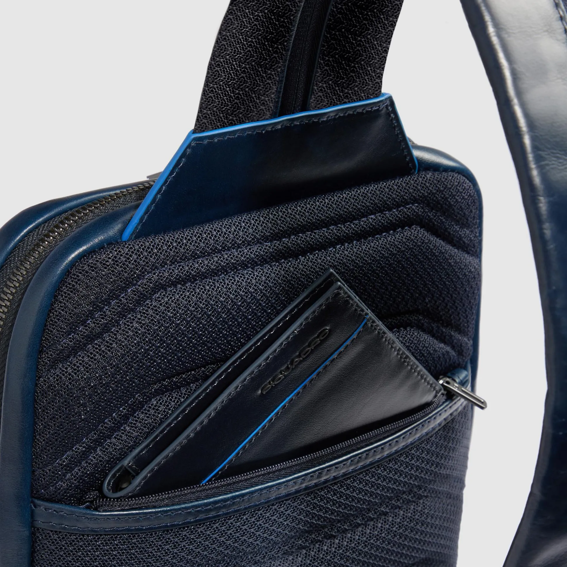 Sac de poitrine homme convertible en sac à dos