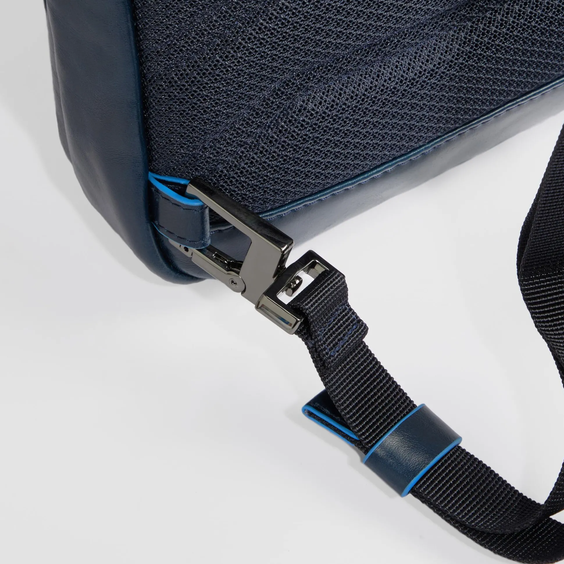 Sac de poitrine homme convertible en sac à dos
