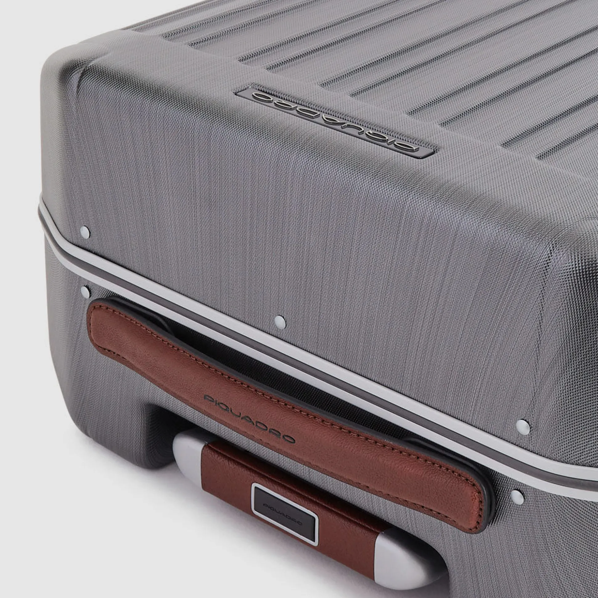 Ultra slim, hardside spinner with TSA lock | Shop Piquadro