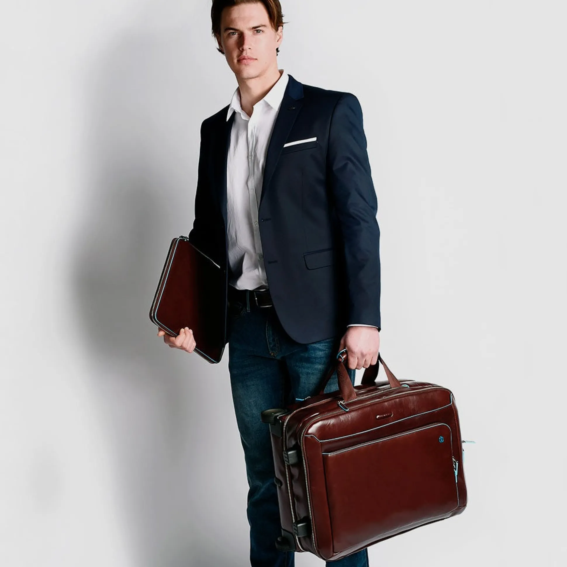 Valise à roulettes cabine avec housse à vêtements