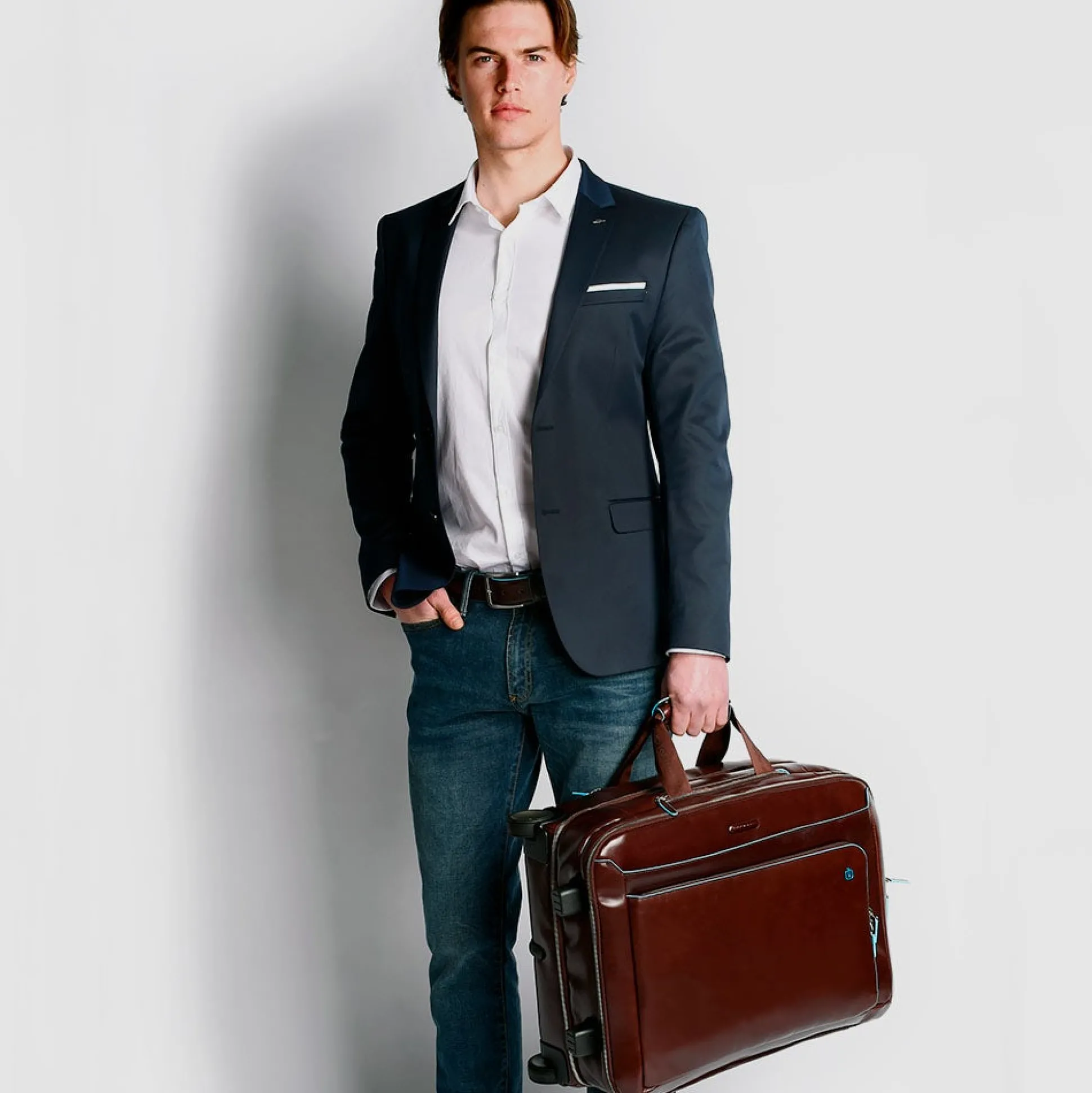 Valise à roulettes cabine avec housse à vêtements